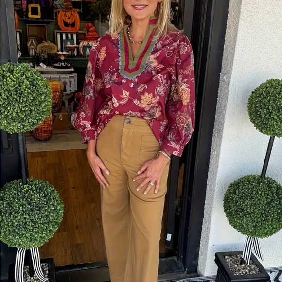 NEW Umgee Burgundy Floral Blouse with Red Green Trim Sz M but fits small - Picture 6 of 7